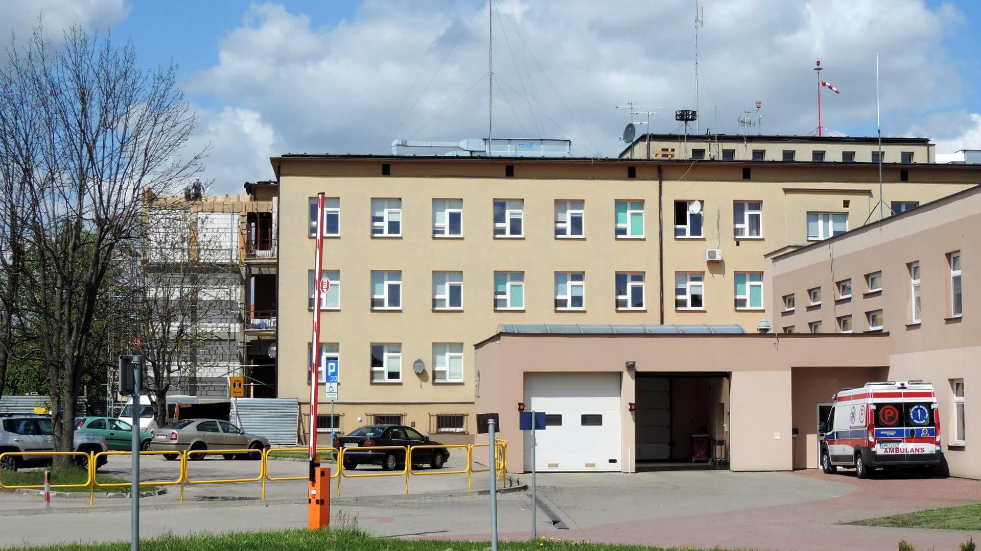 Covid-19 u dwóch pracowników szpitala w Wysokiem Mazowieckiem. Badani są pacjenci