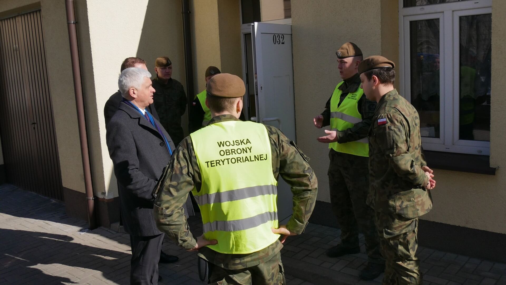 Kolejne transporty ze środkami ochrony osobistej trafiają do podlaskich placówek medycznych