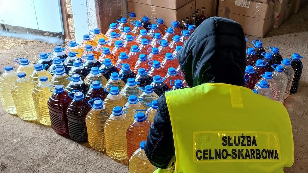 Podlaska KAS zlikwidowała rozlewnię bimbru w okolicach Turośni Kościelnej