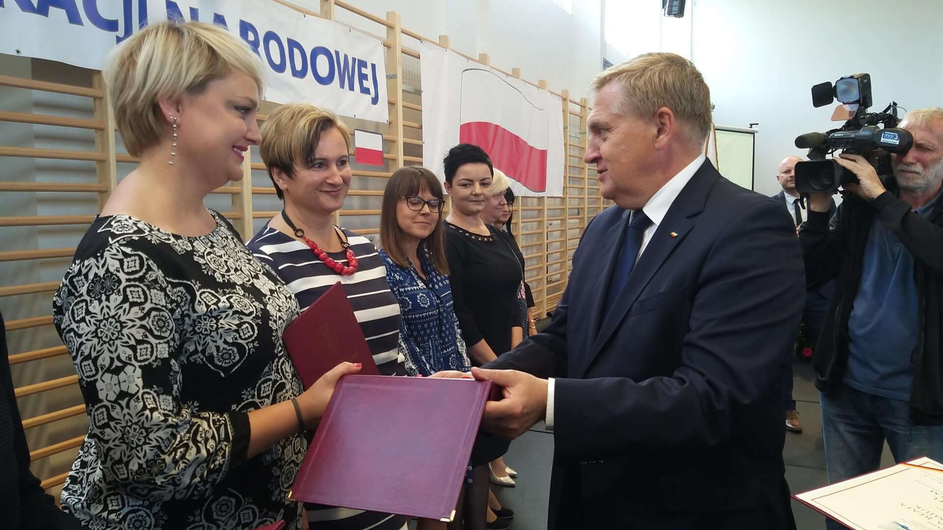 Prezydent Białegostoku wręczył 7 laureatom nagrody "Nauczyciel Mądry Sercem"