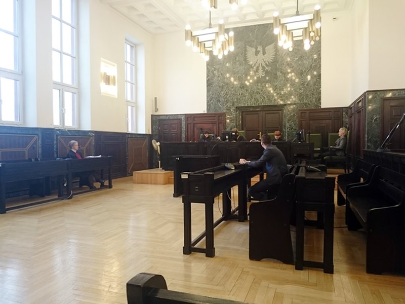 2 lata więzienia i 50 tys. zł grzywny za wyłudzenie pieniędzy za wpisy do rejestru gospodarczego