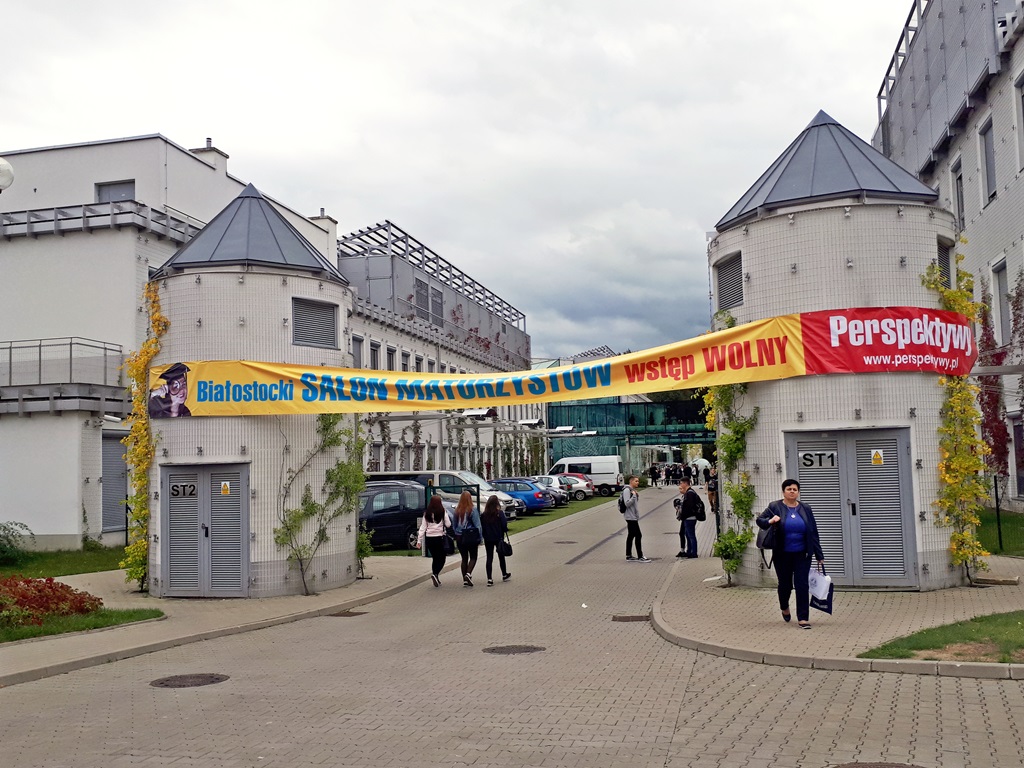 Salon Maturzystów w kampusie UwB