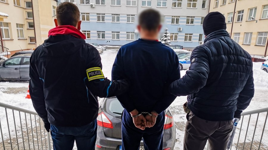 32-latek odpowie za rozbój i ucieczkę - grozi mu nawet 12 lat więzienia