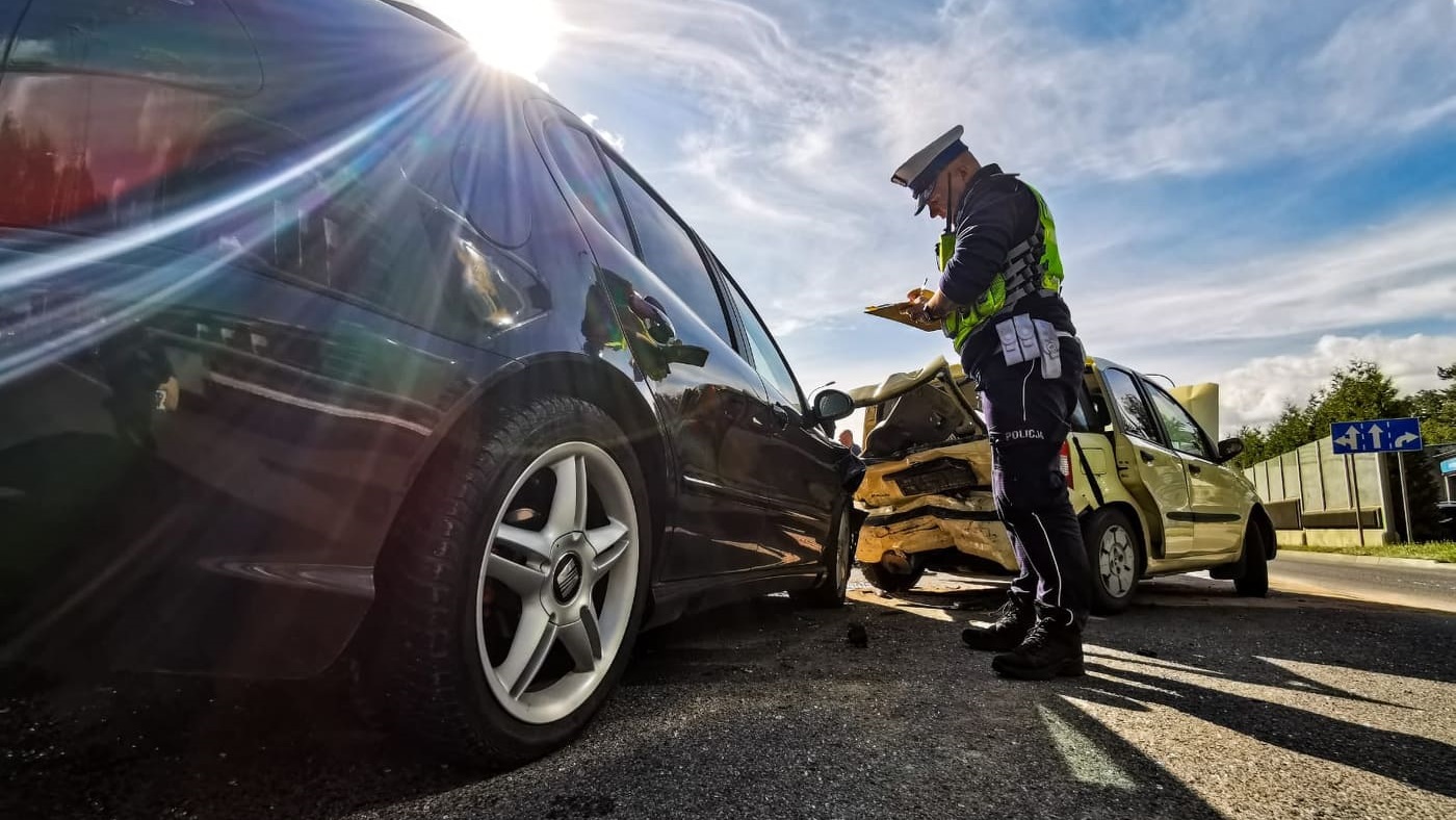 Wypadek na Rondzie Krzysztofa Putry w Białymstoku - 2 osoby w szpitalu
