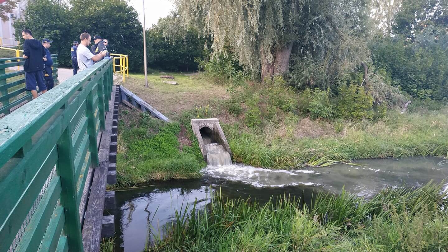 Wyciek ścieków do Czarnej Hańczy. Urzędnicy analizują przyczyny awarii