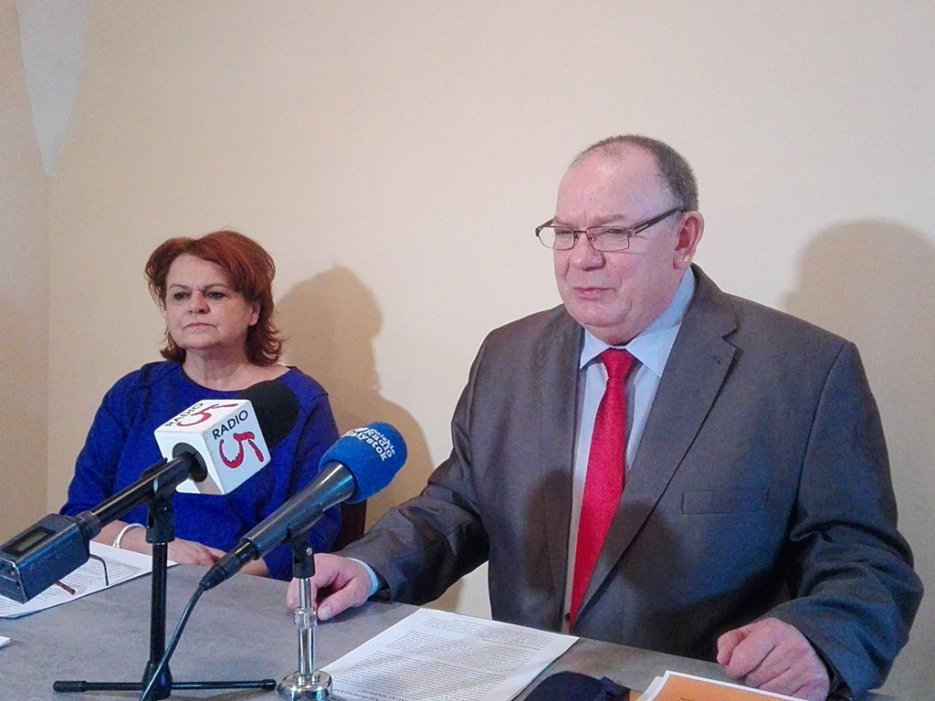 MOPR w Suwałkach organizuje kampanię "Dając pieniądze nie pomagasz. Pomagaj mądrze"