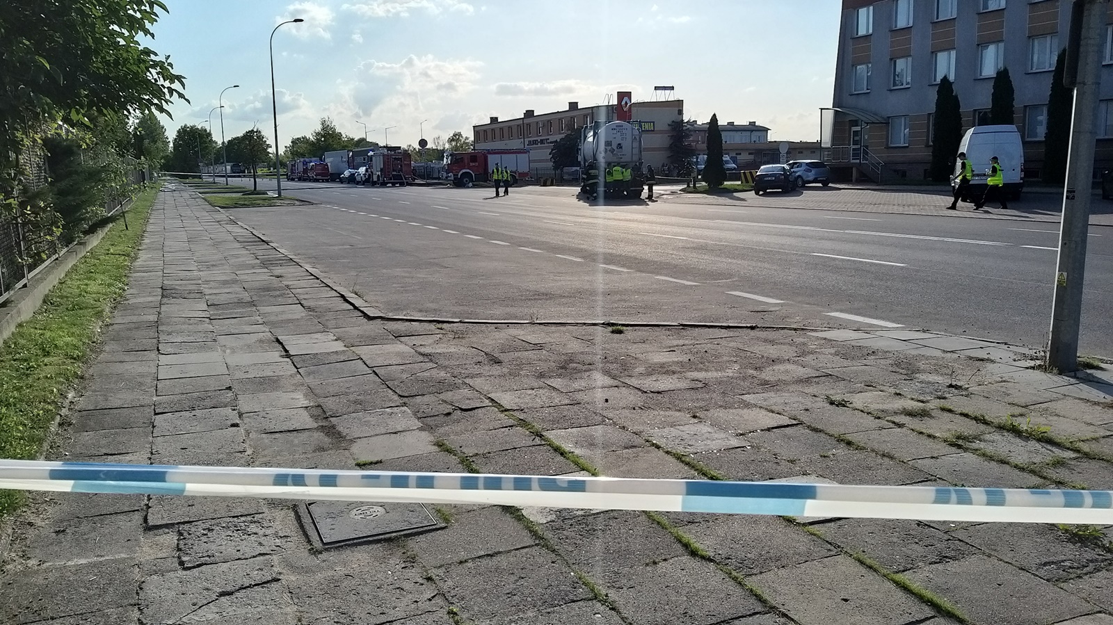 Łatwopalna substancja wyciekła z cysterny w Białymstoku