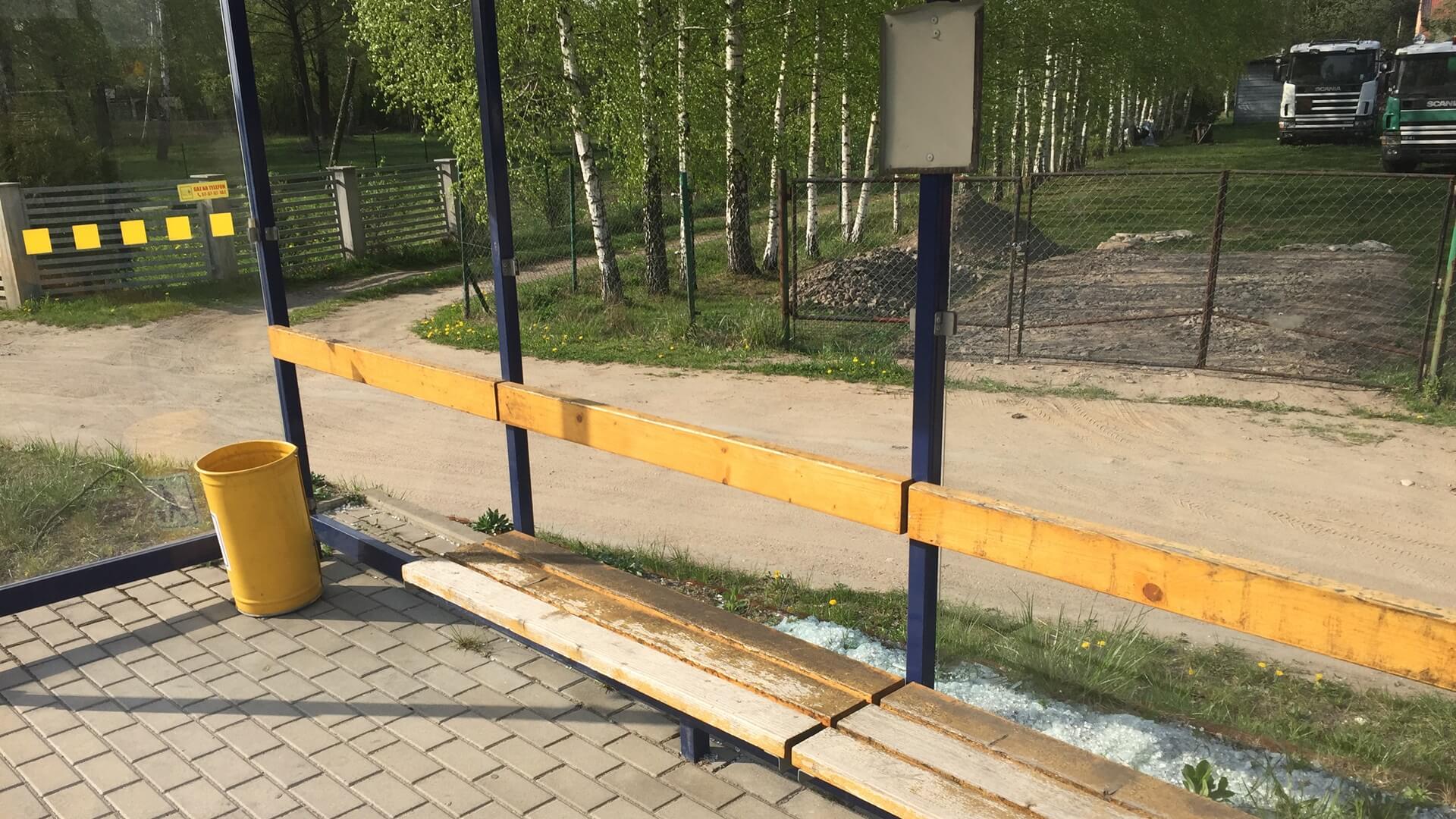 Zdewastowane przystanki w gminie Choroszcz - koszt naprawy to kilka tysięcy złotych