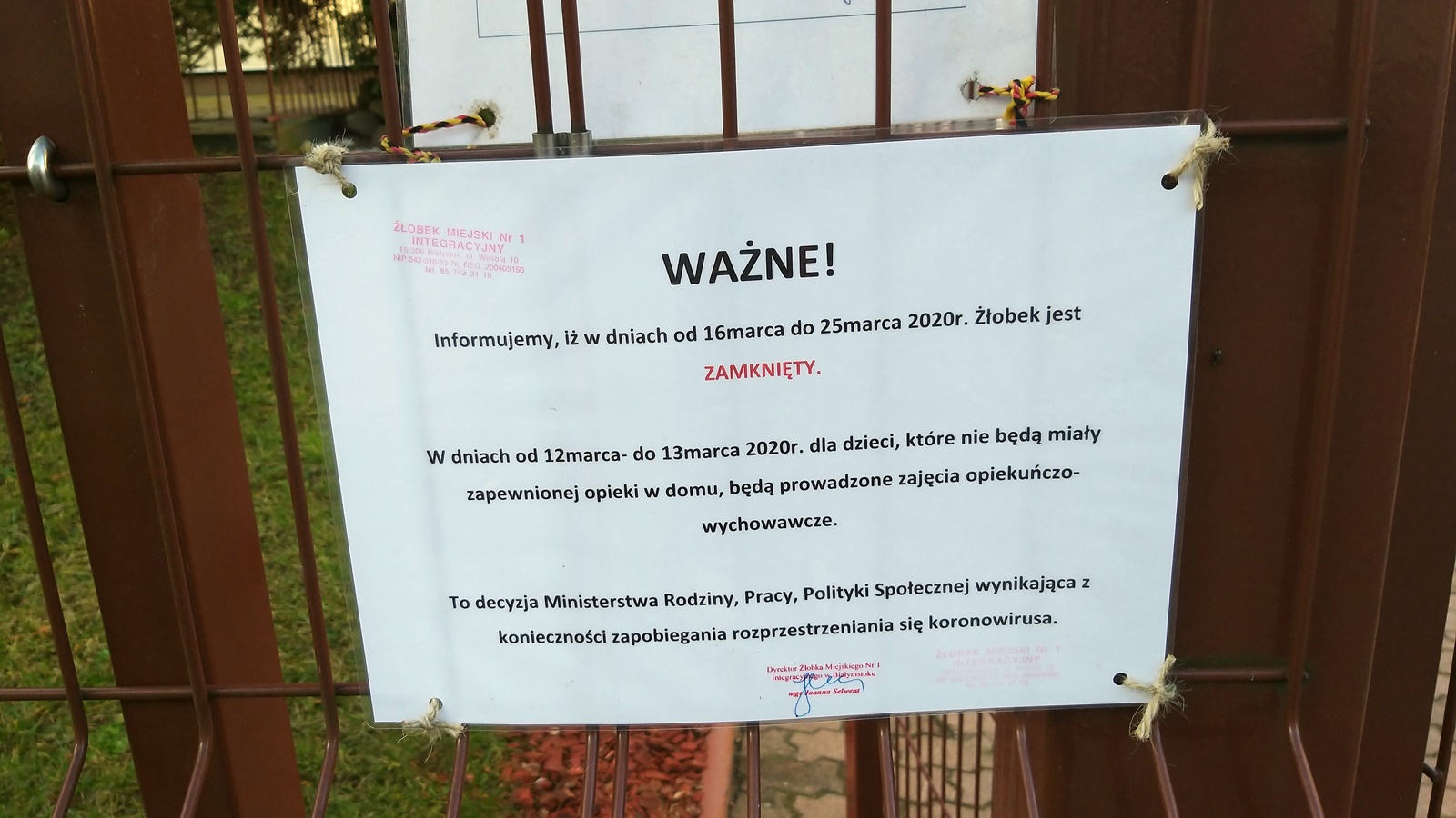 Placówki edukacyjne będą zamknięte od poniedziałku, ale już teraz wielu uczniów zostało w domach
