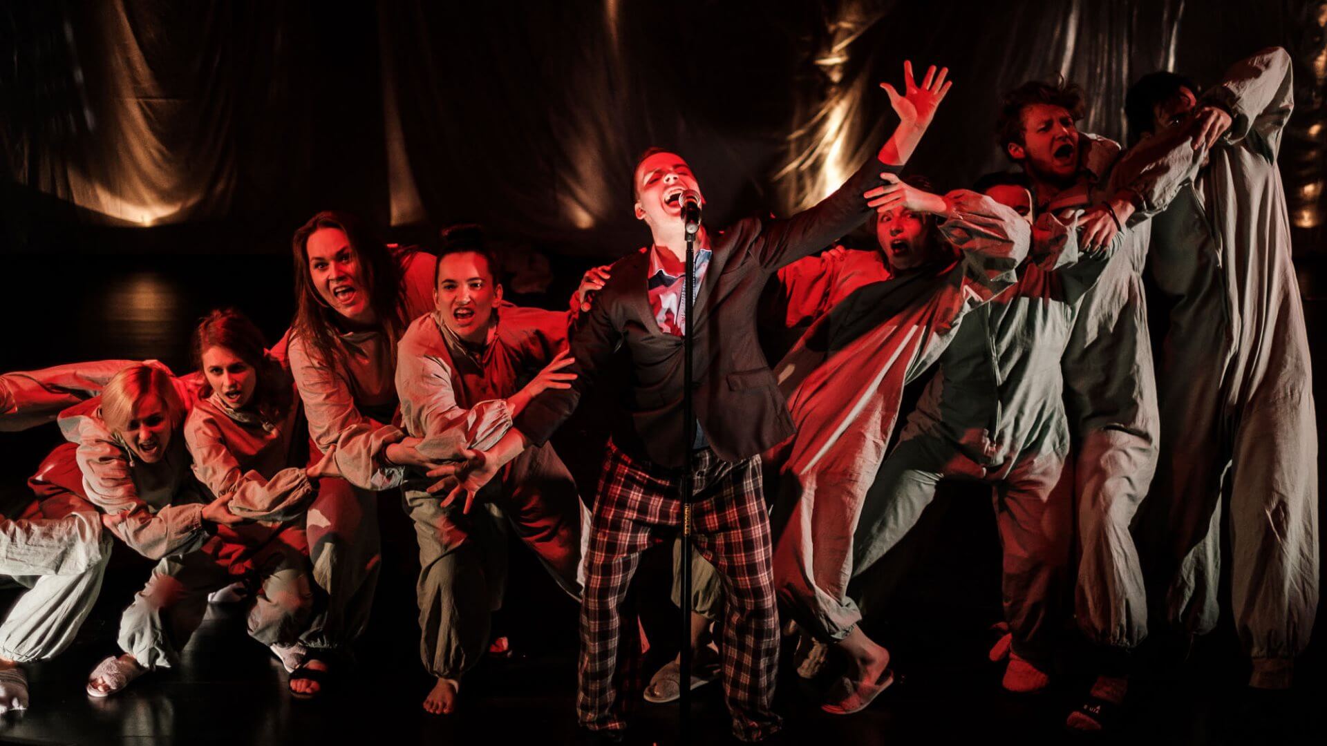 Premiera "Kolejnego końca świata" w wykonaniu studentów Akademii Teatralnej w Białymstoku