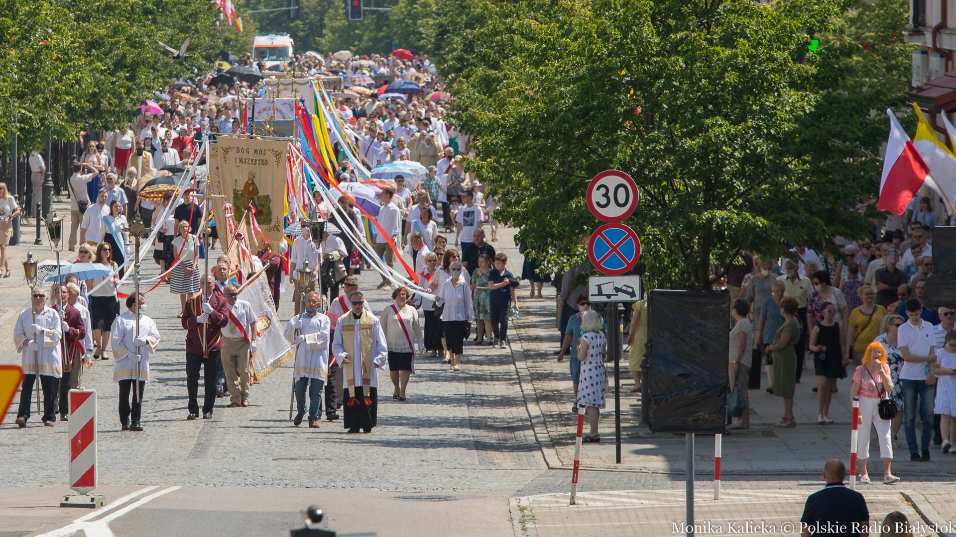 Setki białostoczan na tradycyjnej procesji Bożego Ciała w centrum [zdjęcia]