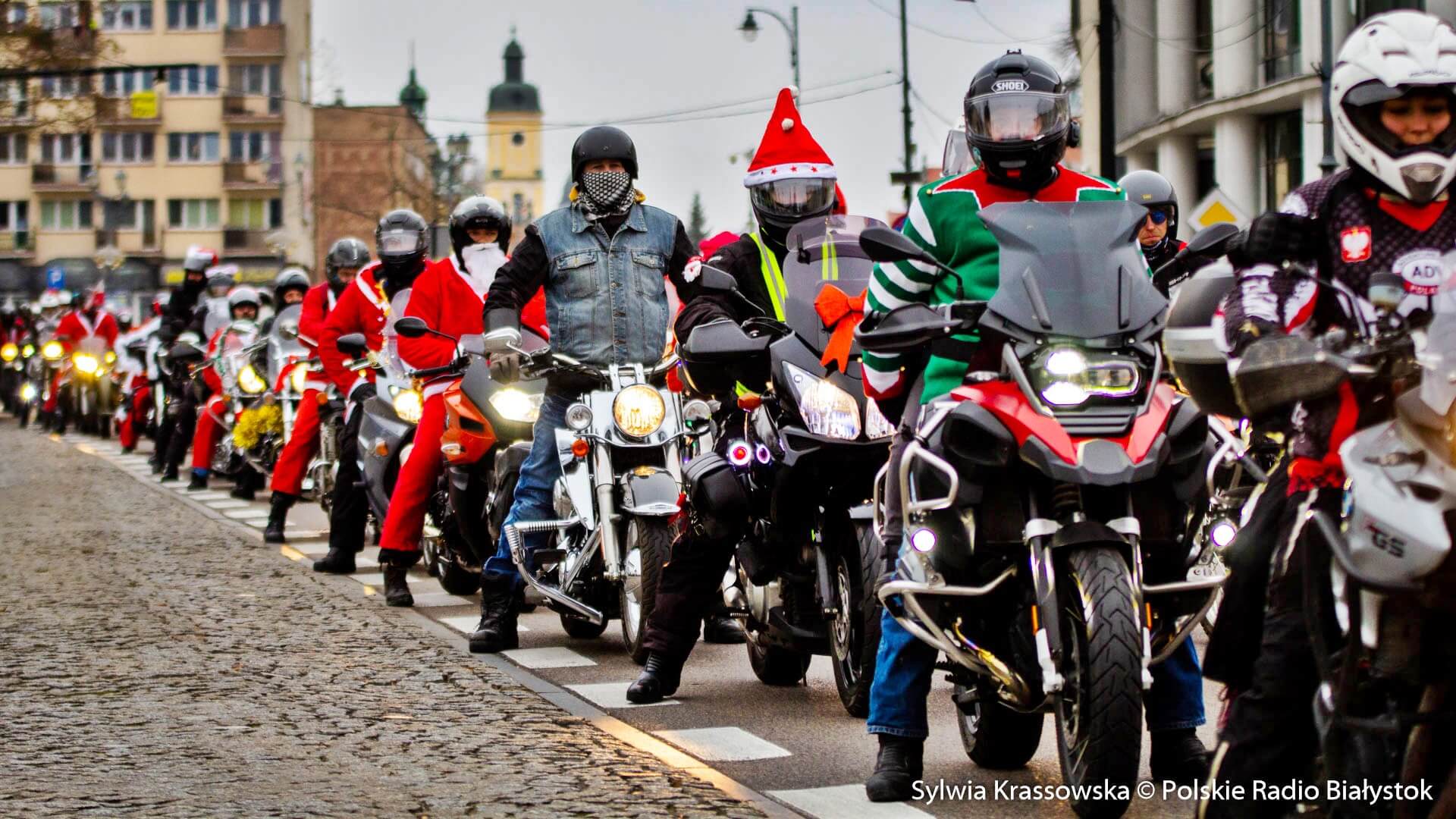 Motocykliści wspierają pacjentów - w niedzielę pojawili się przed Białostockim Centrum Onkologii