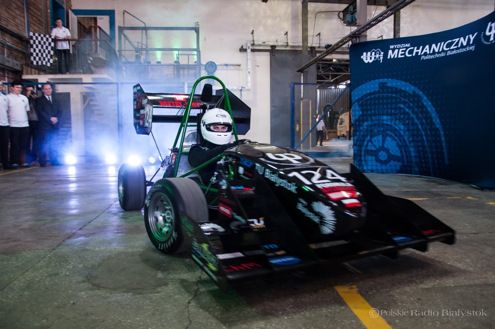 Studenci PB konstruują bolid wyścigowy na międzynarodowe zawody
