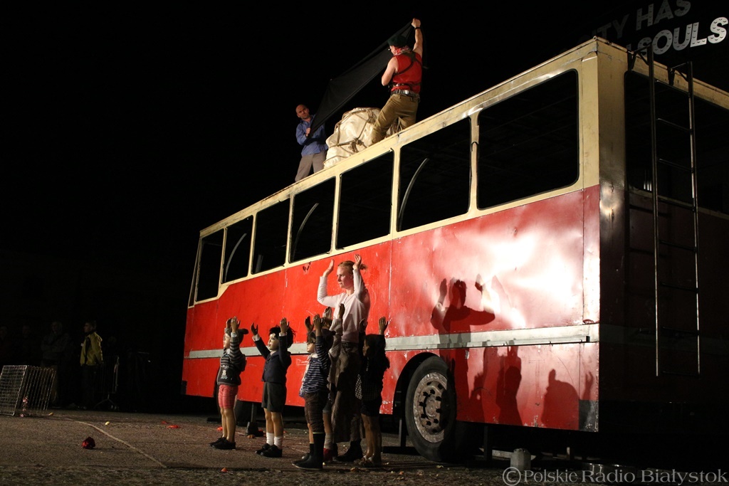 Plenerowy spektakl na Dziedzińcu Pałacu Branickich w Białymstoku [zdjęcia, wideo]