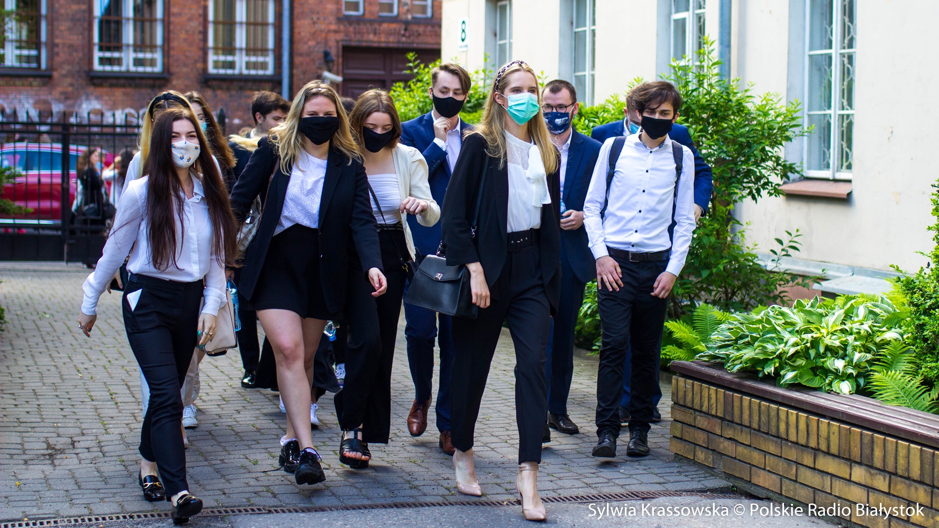 Później niż zwykle i z zachowaniem środków ostrożności - dziś rozpoczęły się matury [zdjęcia]