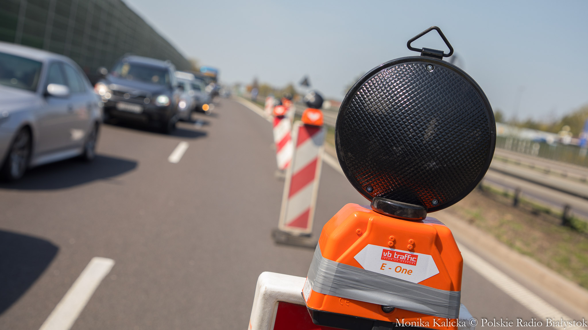 Kierowcy rozjeżdżają lokalne drogi w okolicach budowy węzła Porosły - skarżą się mieszkańcy