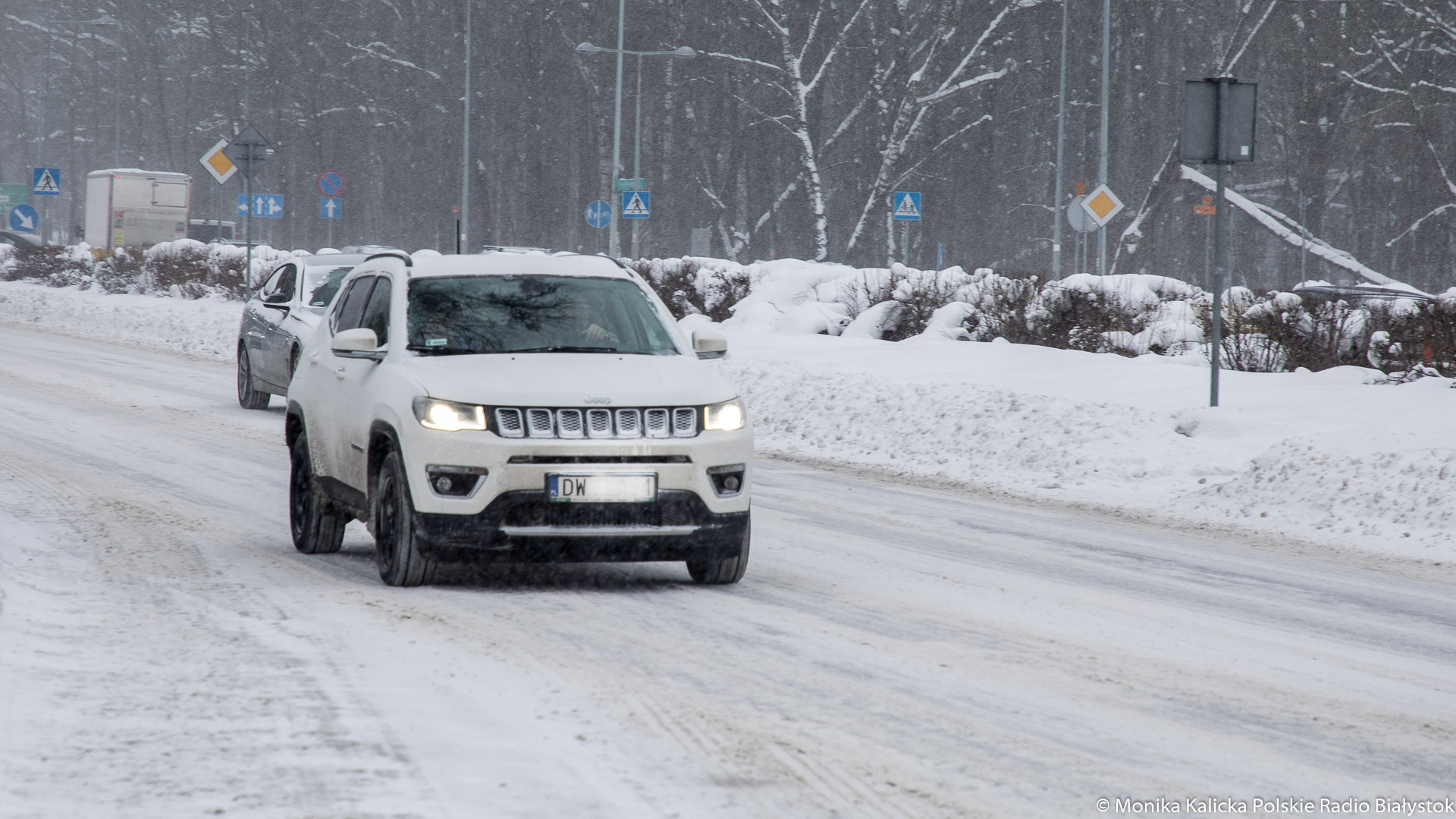 Przed intensywnymi opadami śniegu, zawiejami i zamieciami śnieżnymi ostrzegają synoptycy