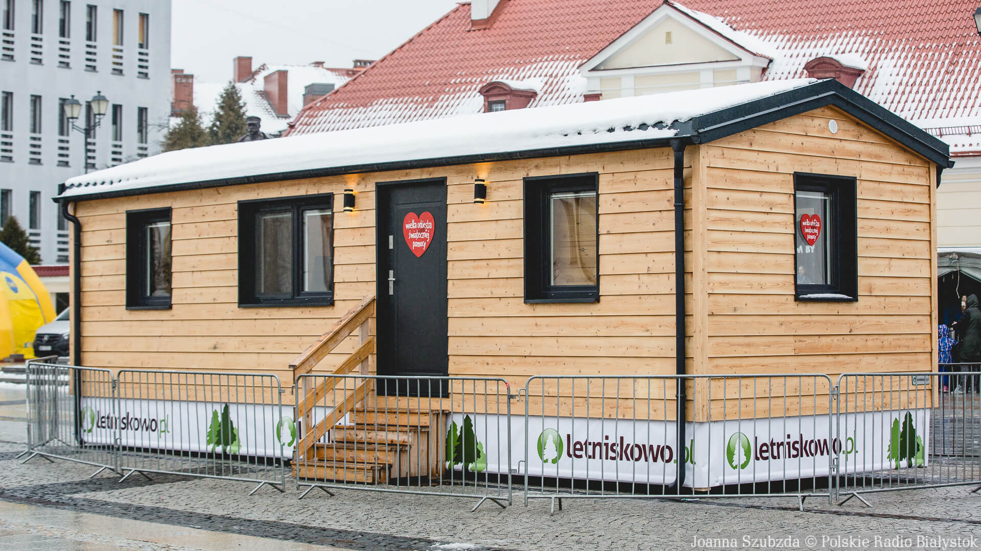 Za 90 tys. złotych sprzedano na aukcji WOŚP drewniany domek z Białegostoku