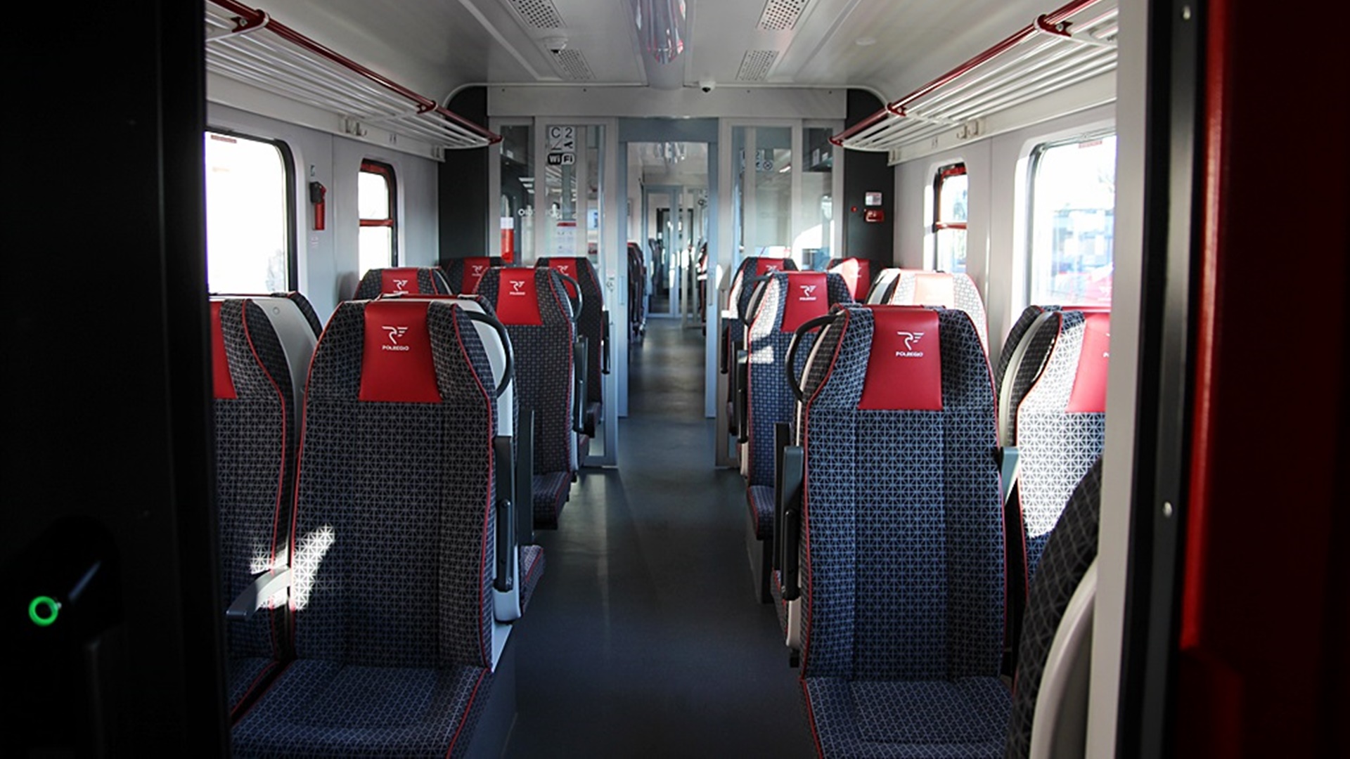 Za bilety kupione w pociągach regionalnych będzie można zapłacić kartą