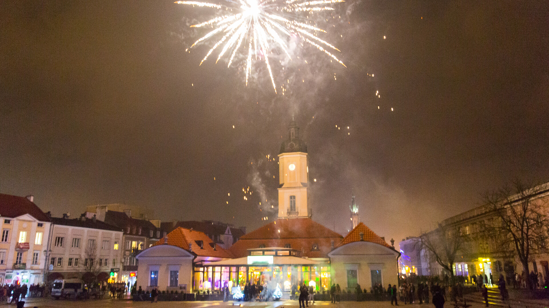 Dr Rajewski: zrezygnujmy z dużych spotkań w okresie świąteczno-noworocznym
