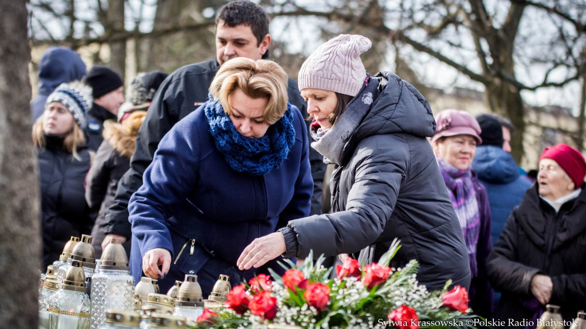 Mieszkańcy Hajnówki zorganizowali akcję pod hasłem "Wiecznaja Pamiat' - Wieczna Pamięć"