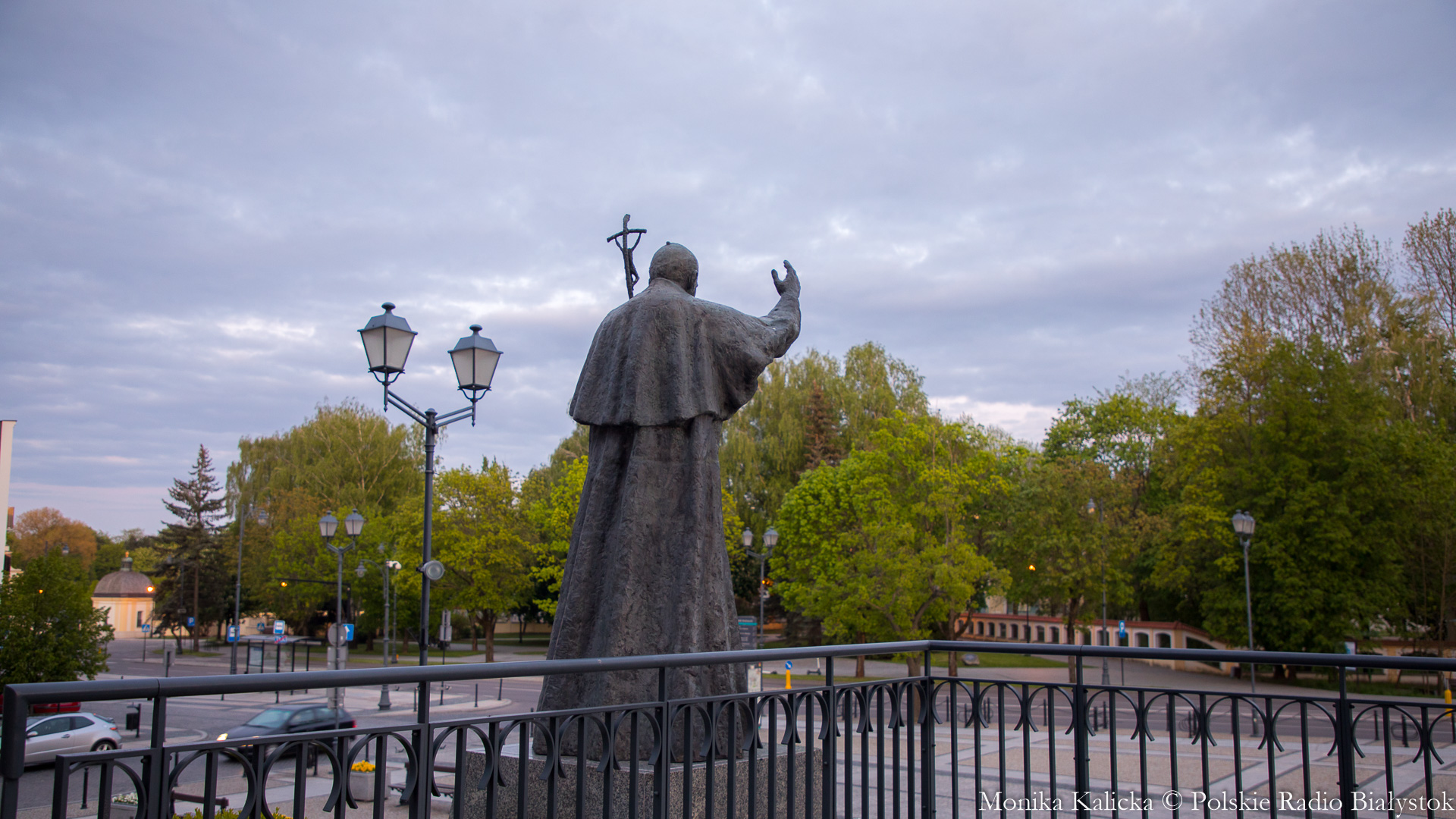 Kwiaty Janowi Pawłowi II, a diabłu ogarek - felieton Tomasza Kubaszewskiego