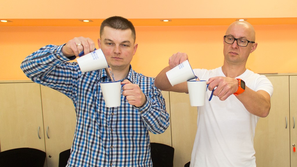 Jak szybko schłodzić napój? - eksperyment dziennikarzy Radia Białystok