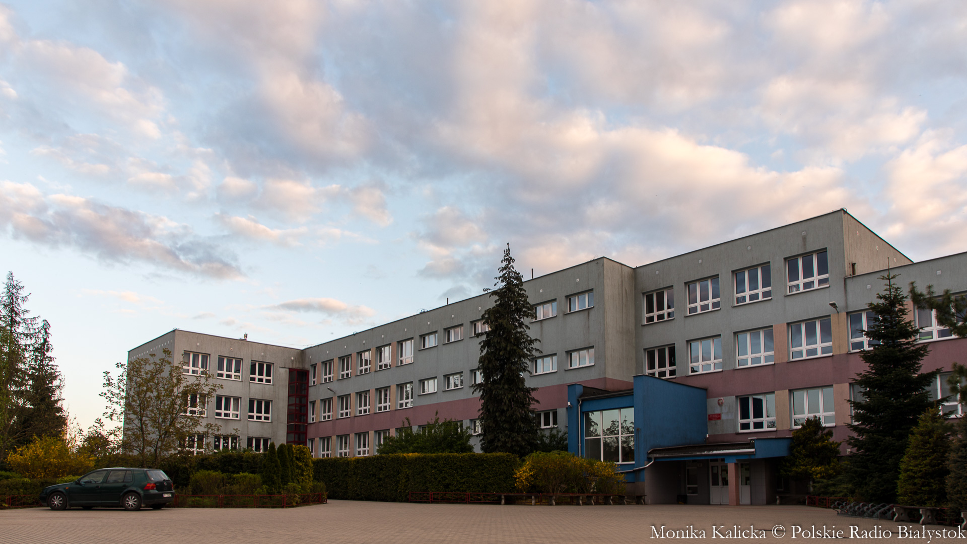 21 uczniów z SP nr 45 w Białymstoku uczy się zdalnie - po kontakcie z księdzem zakażonym koronawirusem