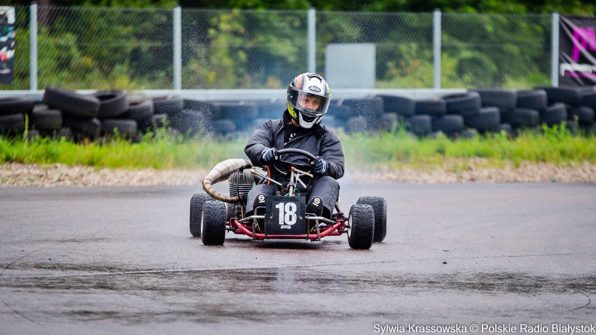 Miłośnicy gokartów z całej Polski prezentowali swoje maszyny na imprezie Grand Prix Retro Kart Białystok [zdjęcia, wideo]