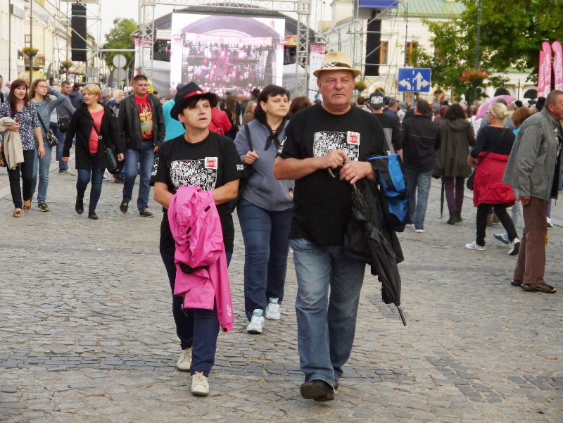 Fani bluesa w Suwałkach - na ulicach utrudnienia