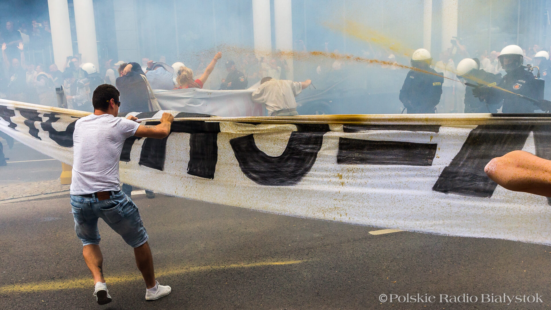 Podejrzewany o pobicie 14-latka podczas Marszu Równości w Białymstoku zgłosił się na policję