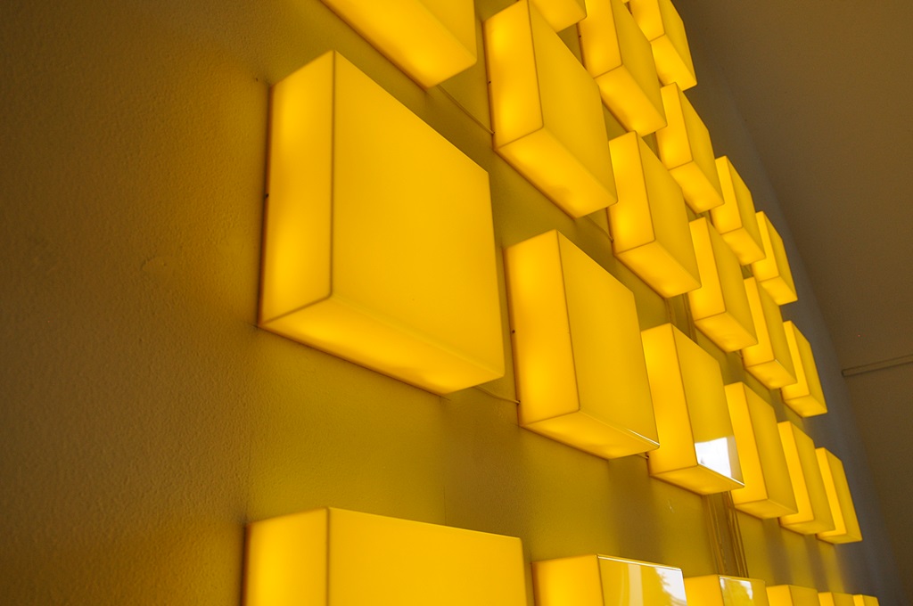 Świetlne obrazy Leona Tarasewicza na wystawie w Supraślu [zdjęcia]