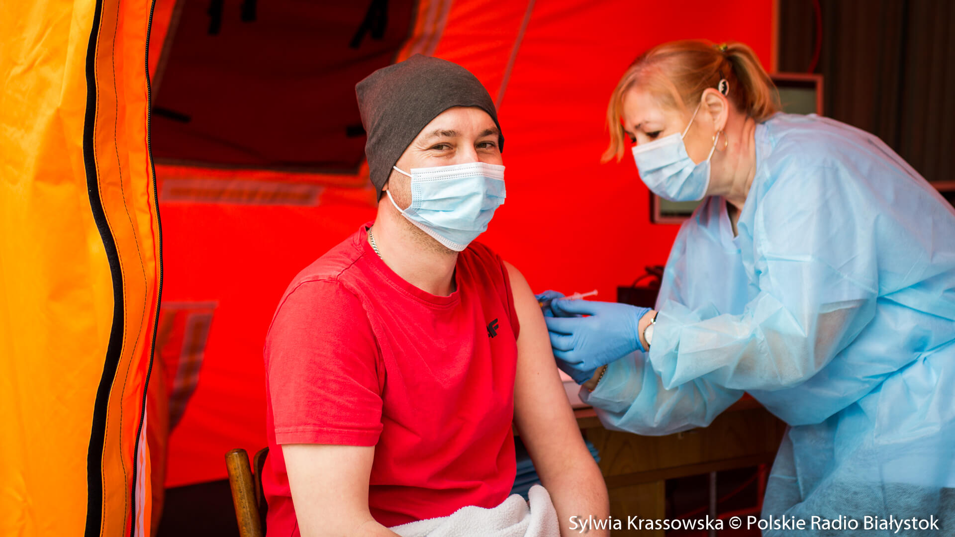 Akcja "Zaszczep się w majówkę" przed Pałacem Branickich w Białymstoku [zdjęcia]