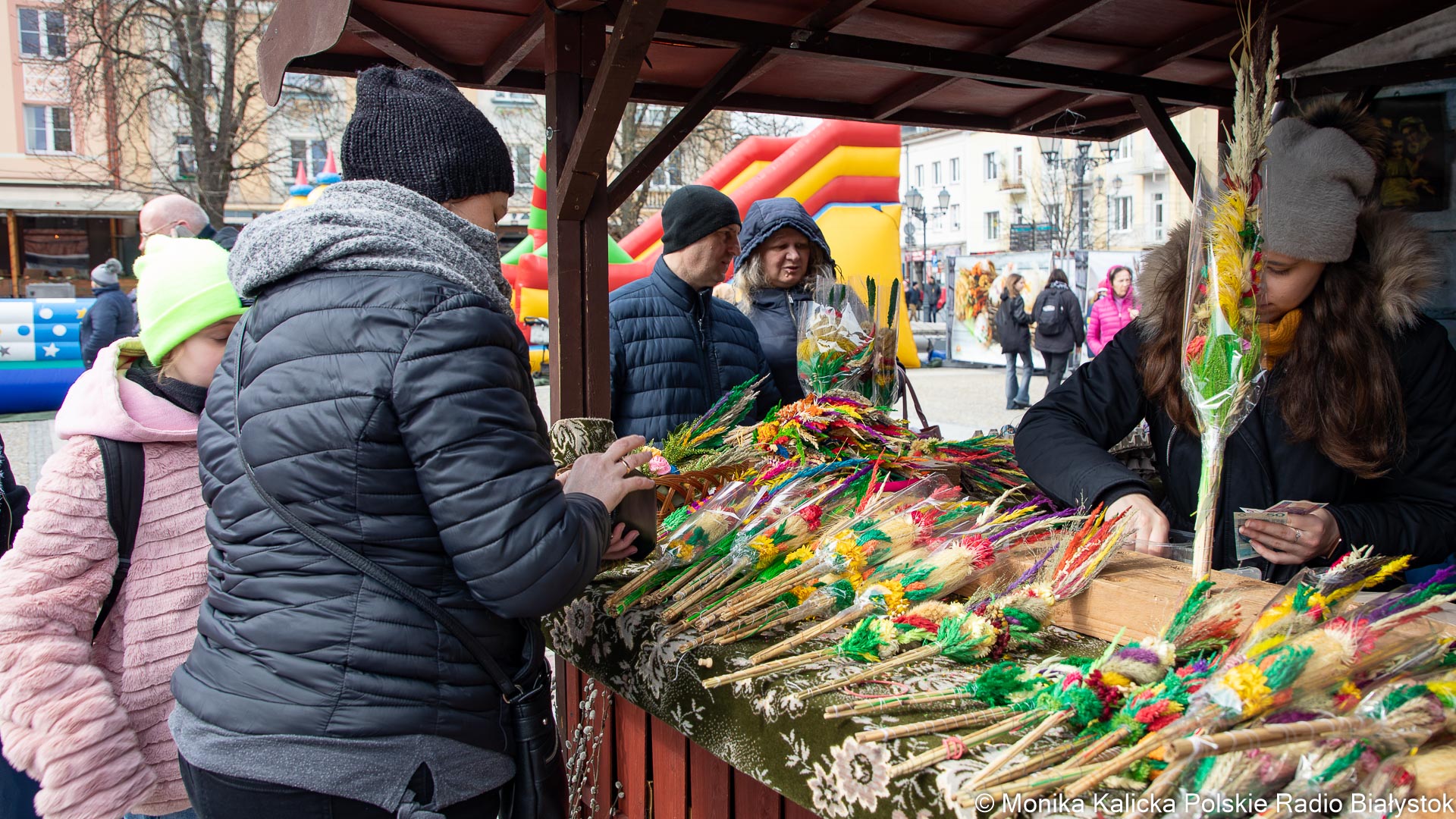Palmy, pisanki i gry dla najmłodszych. Jarmark Wielkanocny w Rajgrodzie