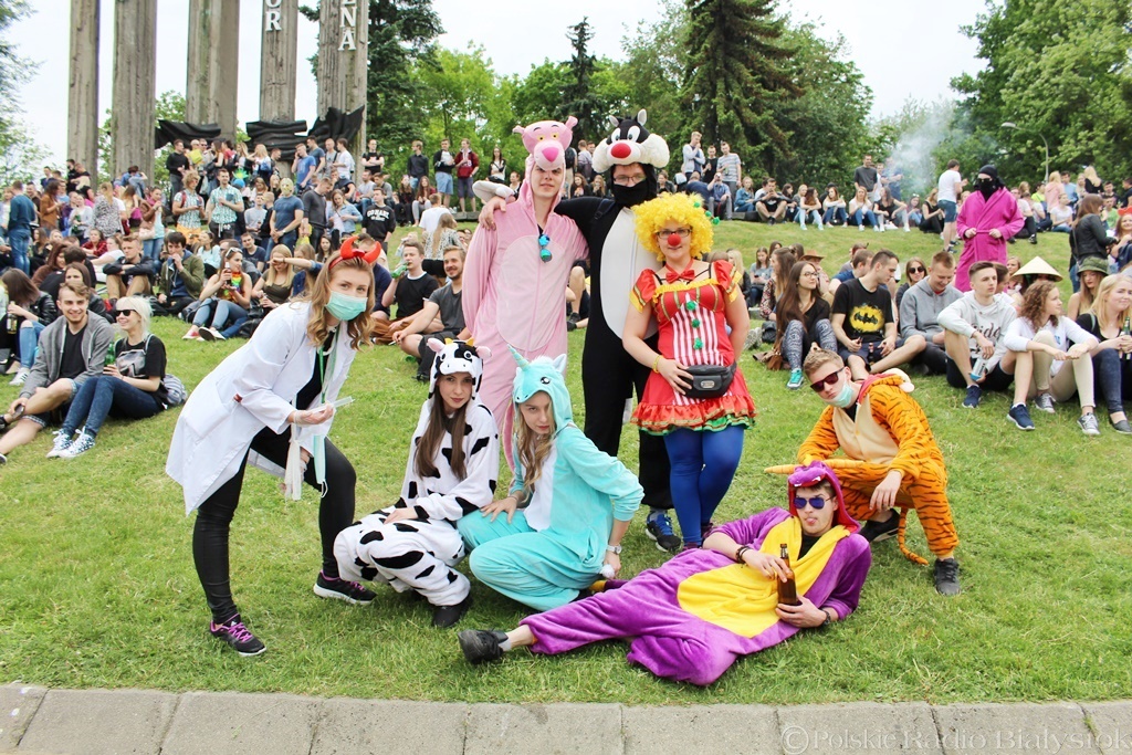 Parada i tort na początek Juwenaliów w Białymstoku