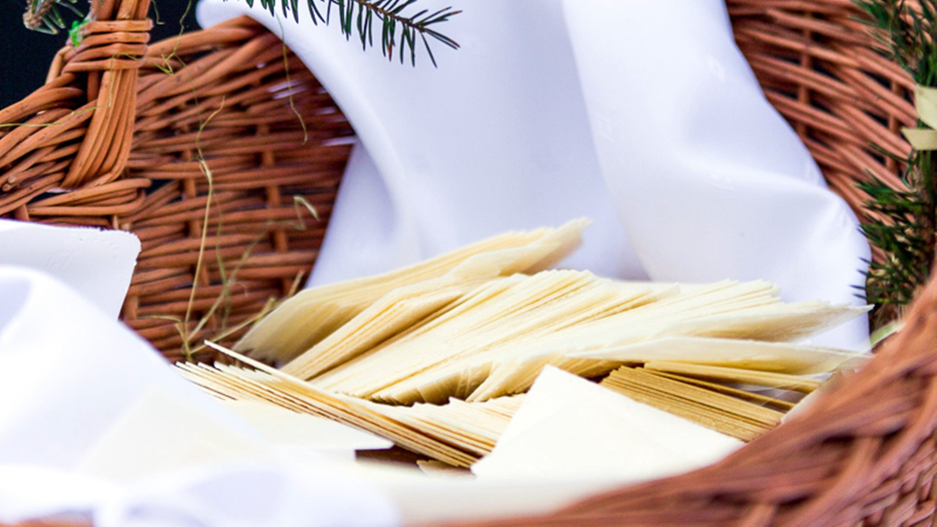 W białostockich piekarniach opłatków rozpoczął się czas przygotowań do świąt