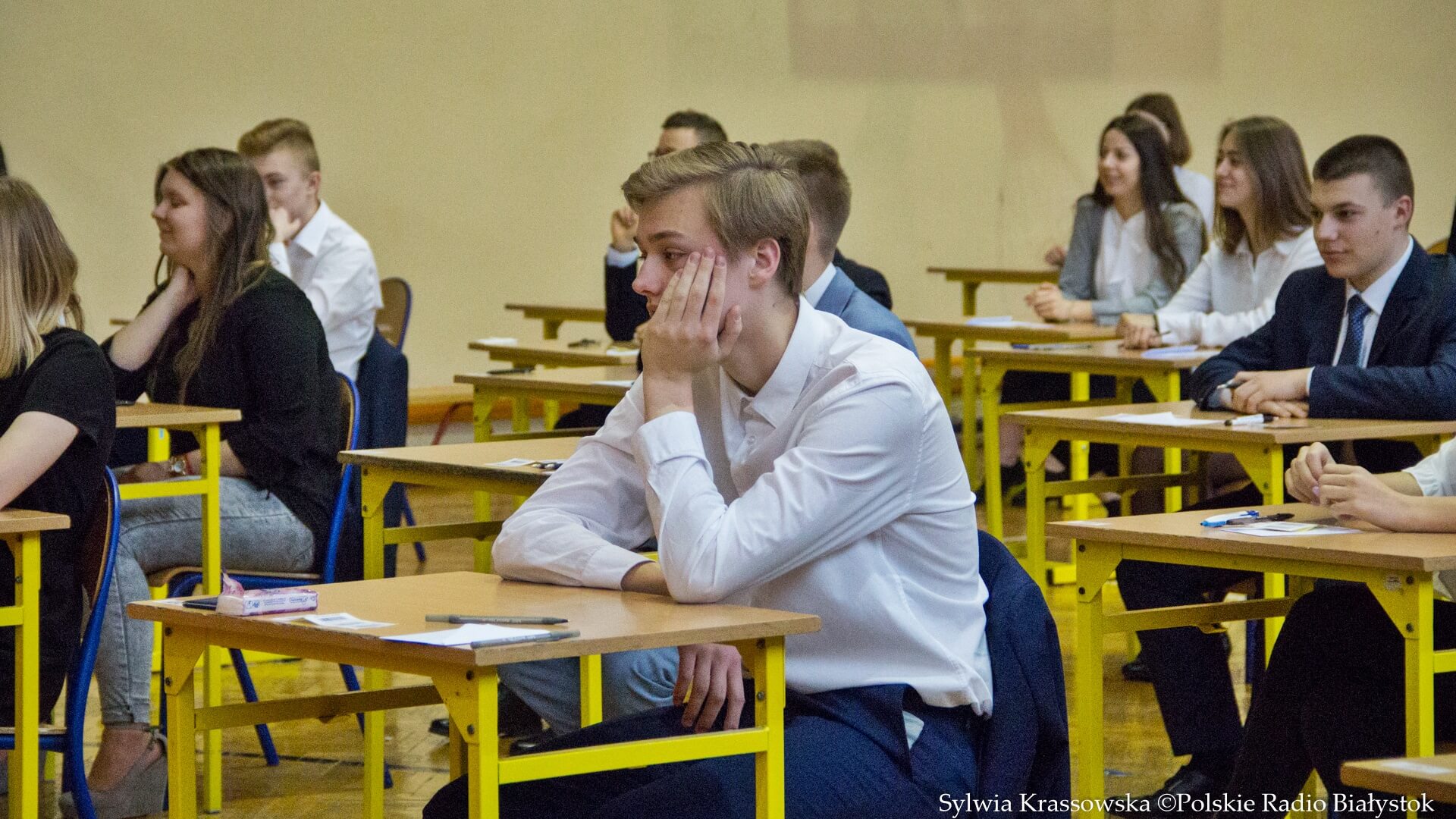 Gimnazjaliści kończą egzaminy - w tle 5. dzień strajku nauczycieli