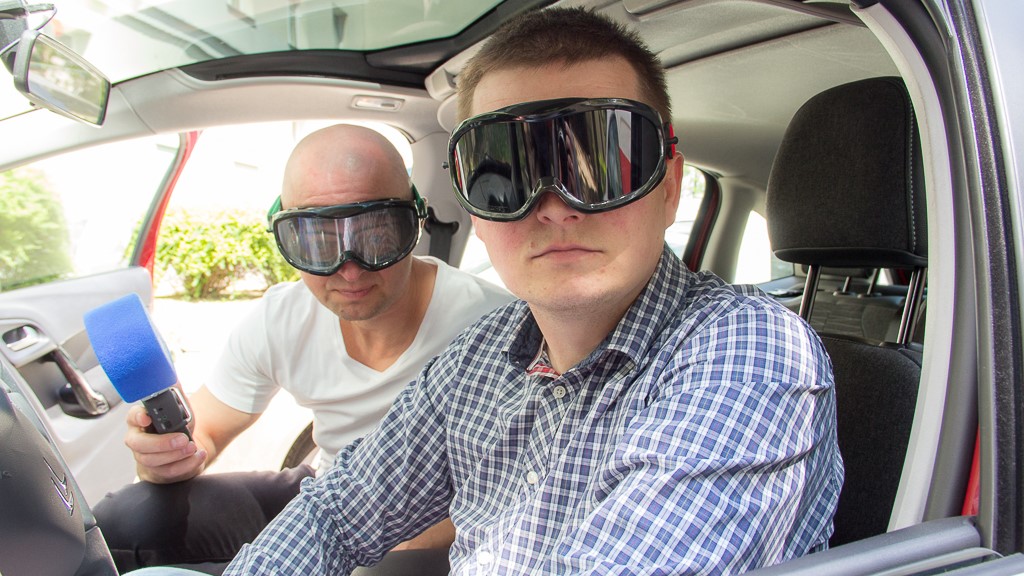 Jak używki wpływają na nasze umiejętności za kierownicą? Eksperyment Andrzeja Ryczkowskiego i Kamila Kalickiego