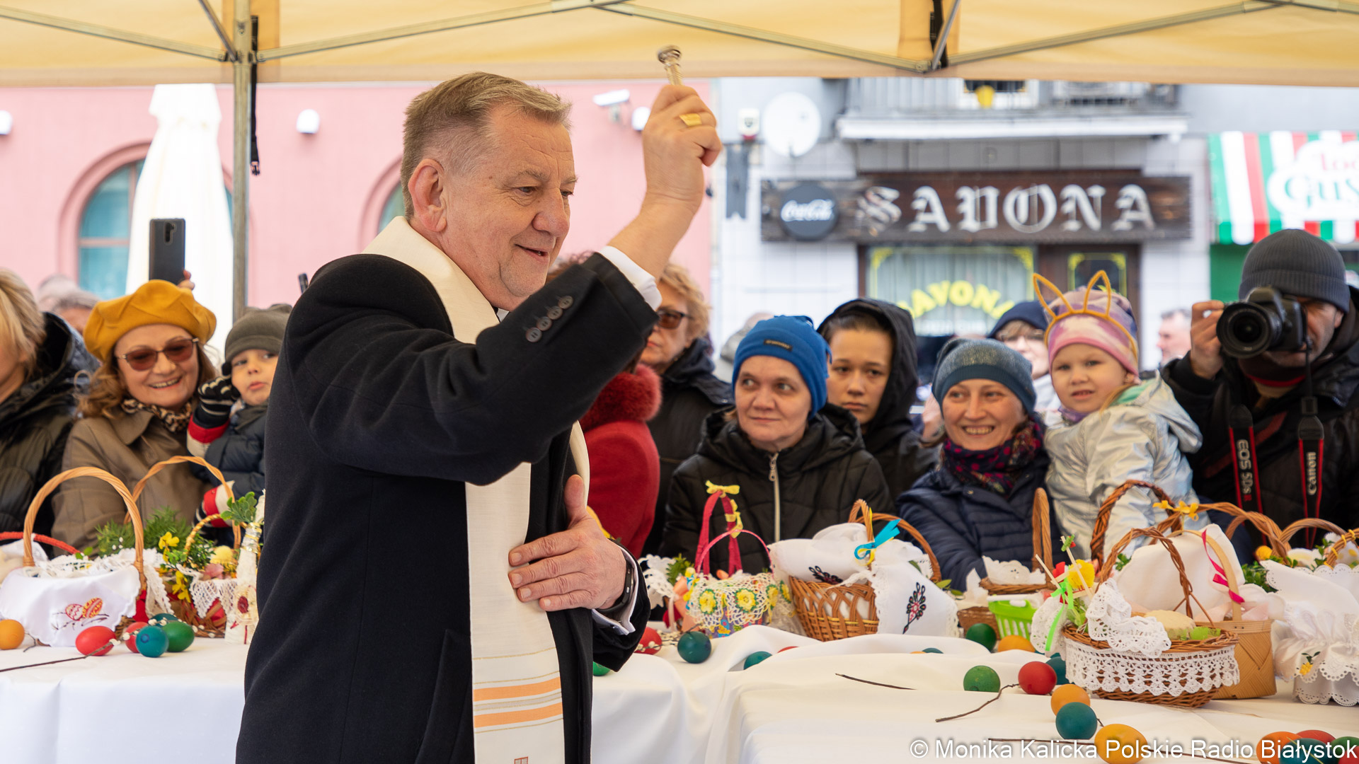 Święcenie pokarmów wielkanocnych na Rynku Kościuszki [zdjęcia]