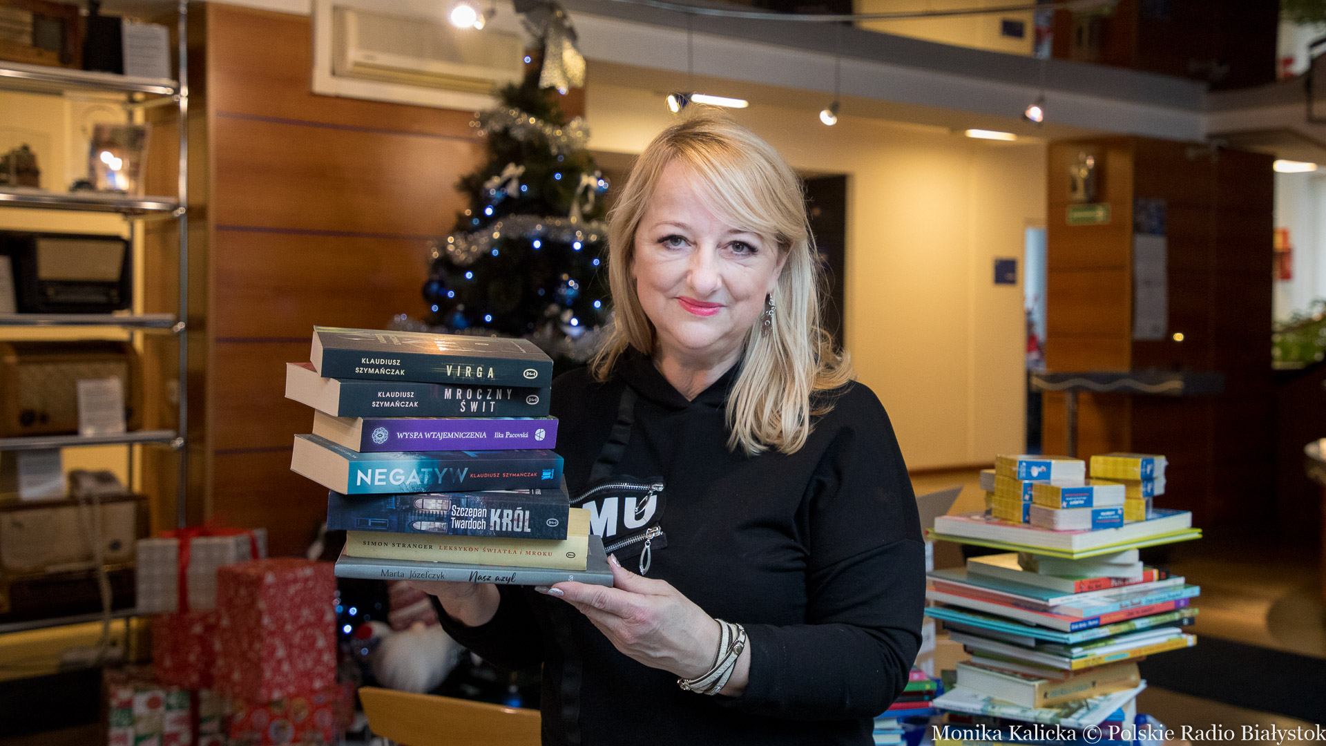 Najprzyjemniejsza część Gwiazdki - pakowanie paczek i odbieranie kartek [zdjęcia]