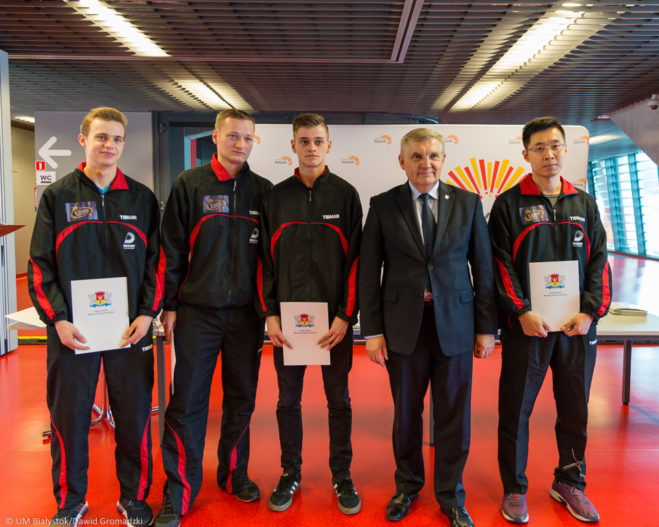 Prezydent Białegostoku wręczył sportowe i olimpijskie stypendia