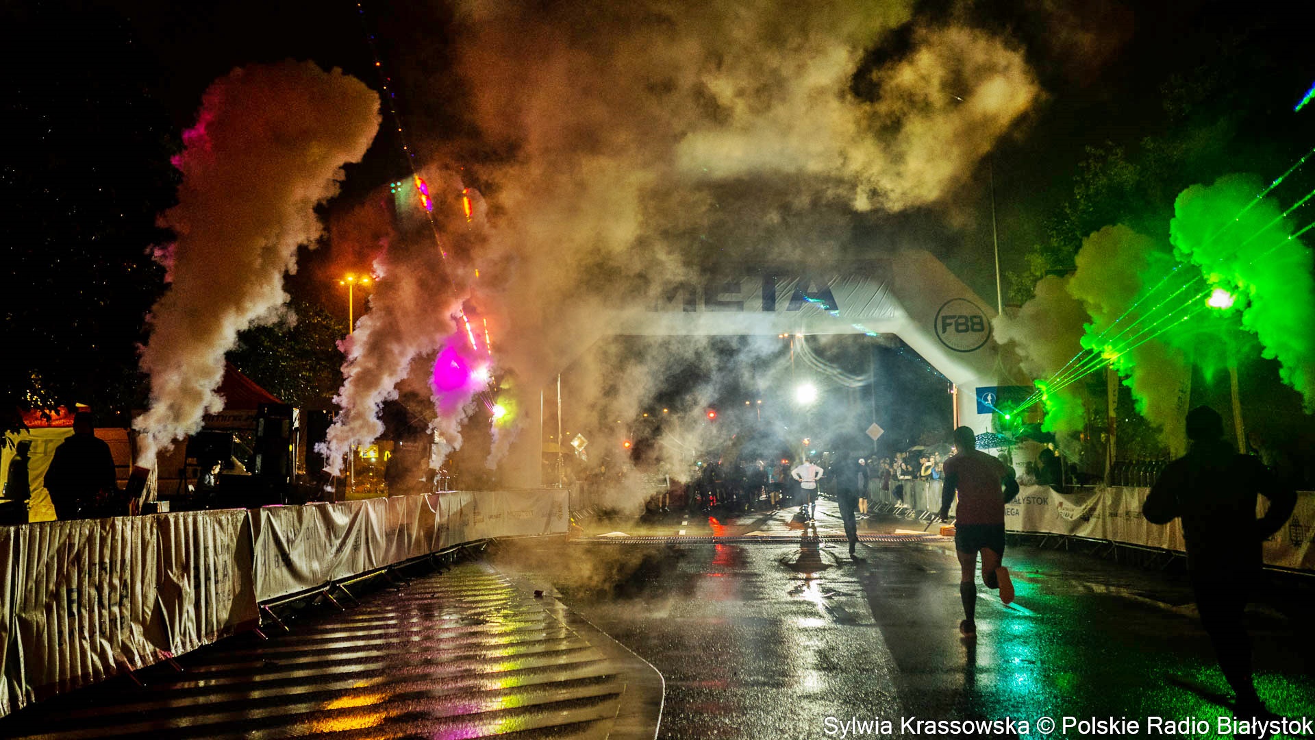 11. edycja Białystok Biega - zawody dzieci i "Nocna Piątka" [zdjęcia]