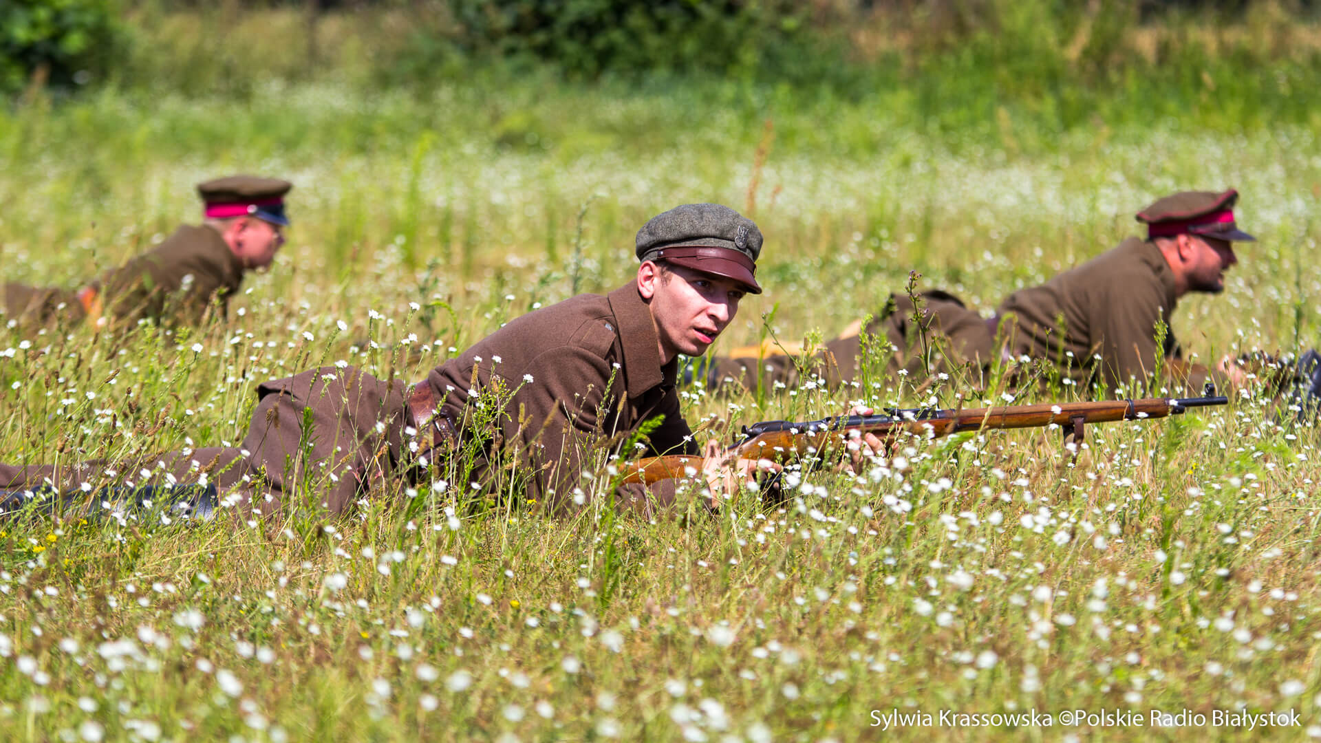 Kilkudziesięciu rekonstruktorów koło Choroszczy odtworzyło przebieg polsko-bolszewickiej bitwy [zdjęcia, wideo]
