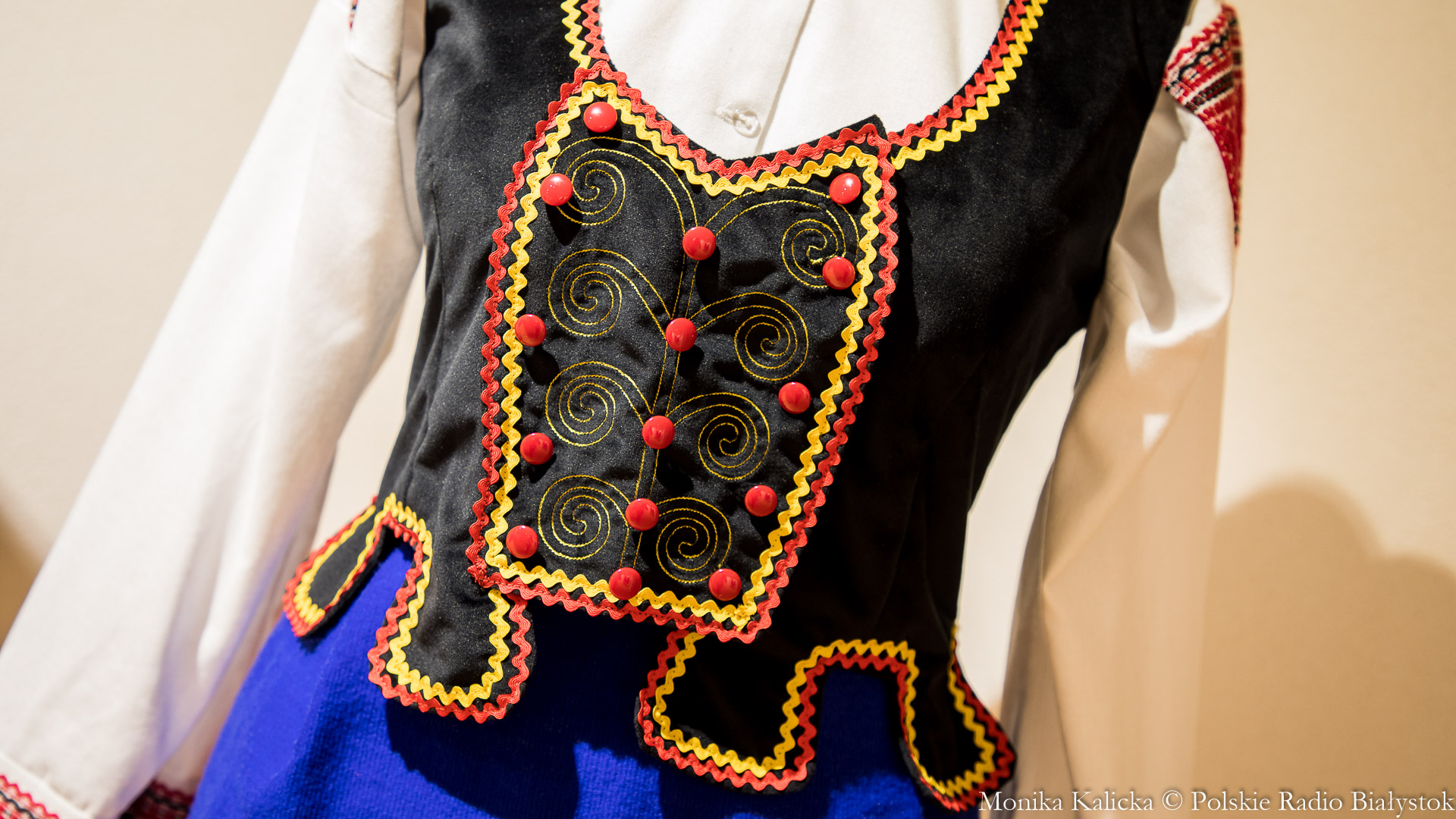 W podbiałostockim skansenie można oglądać odtworzone ludowe stroje nadbużańskie [zdjęcia]