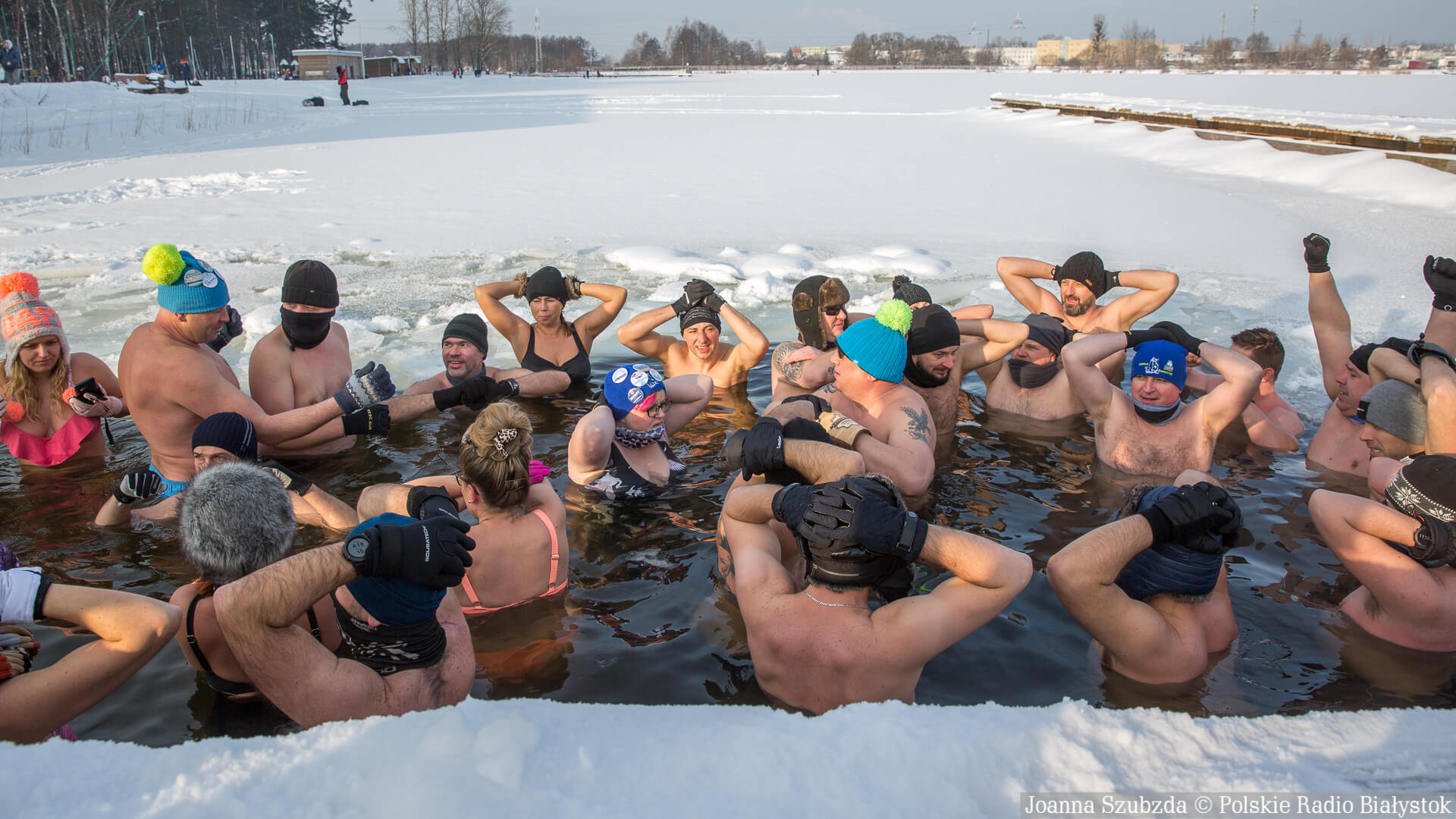 Lodowata kąpiel białostockich morsów przy -17°C [zdjęcia, wideo]
