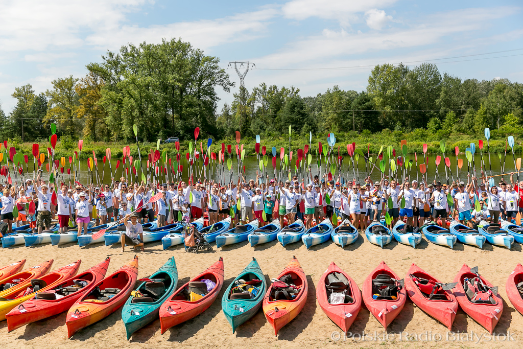 Około 670 kajakarzy popłynęło Bugiem - w tym radiowa drużyna [zdjęcia]