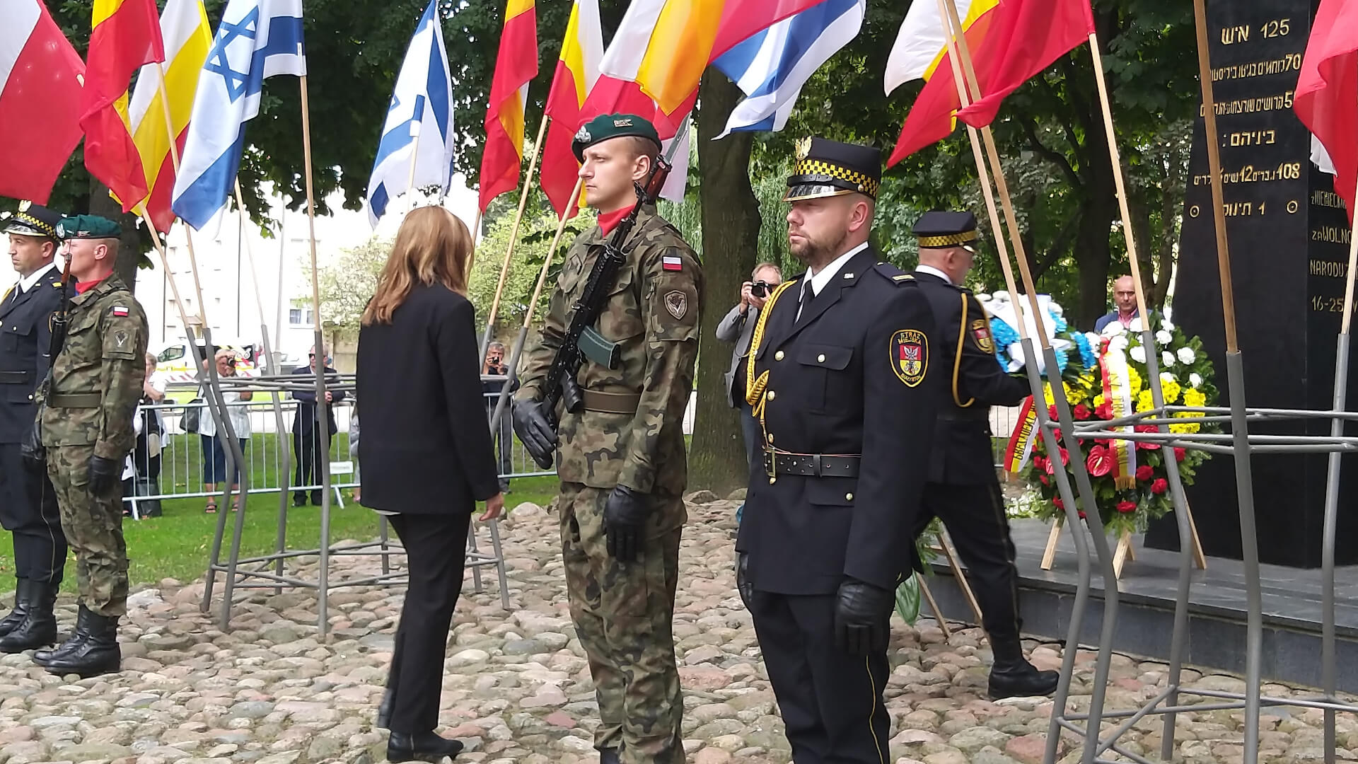 Wystawa, koncert, kwiaty i znicze - Białystok pamięta o powstaniu w getcie