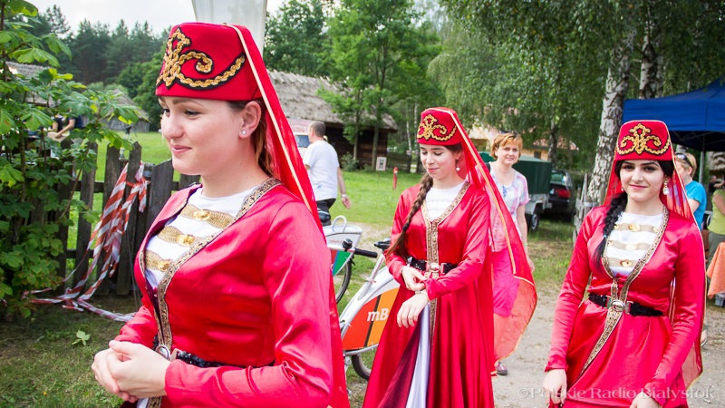 Zawody łuczników, występy zespołów i stoiska kulinarne - VI Festiwal Kultury Tatarskiej