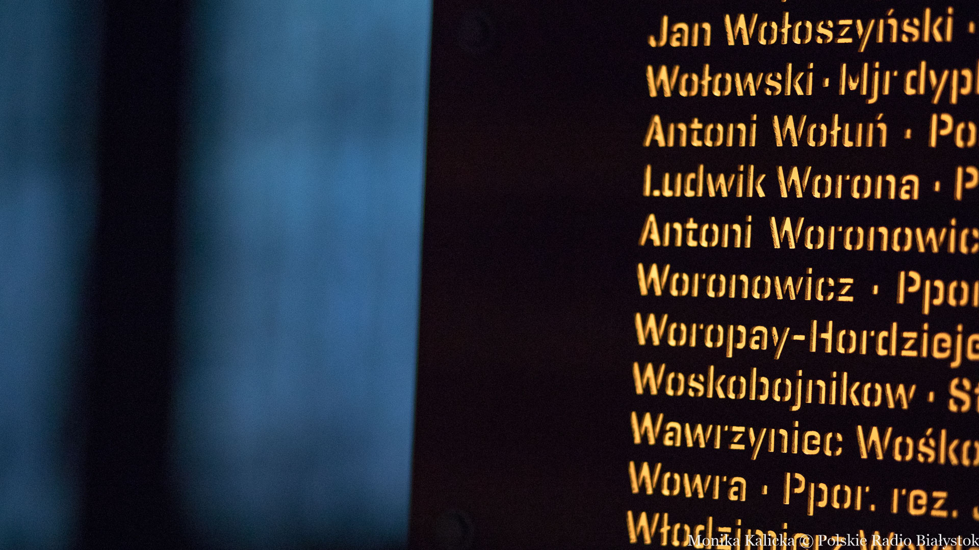 Pogrzeb ofiar zbrodni katyńskiej w Warszawie. Ich szczątki spoczną w Katedrze Polowej WP