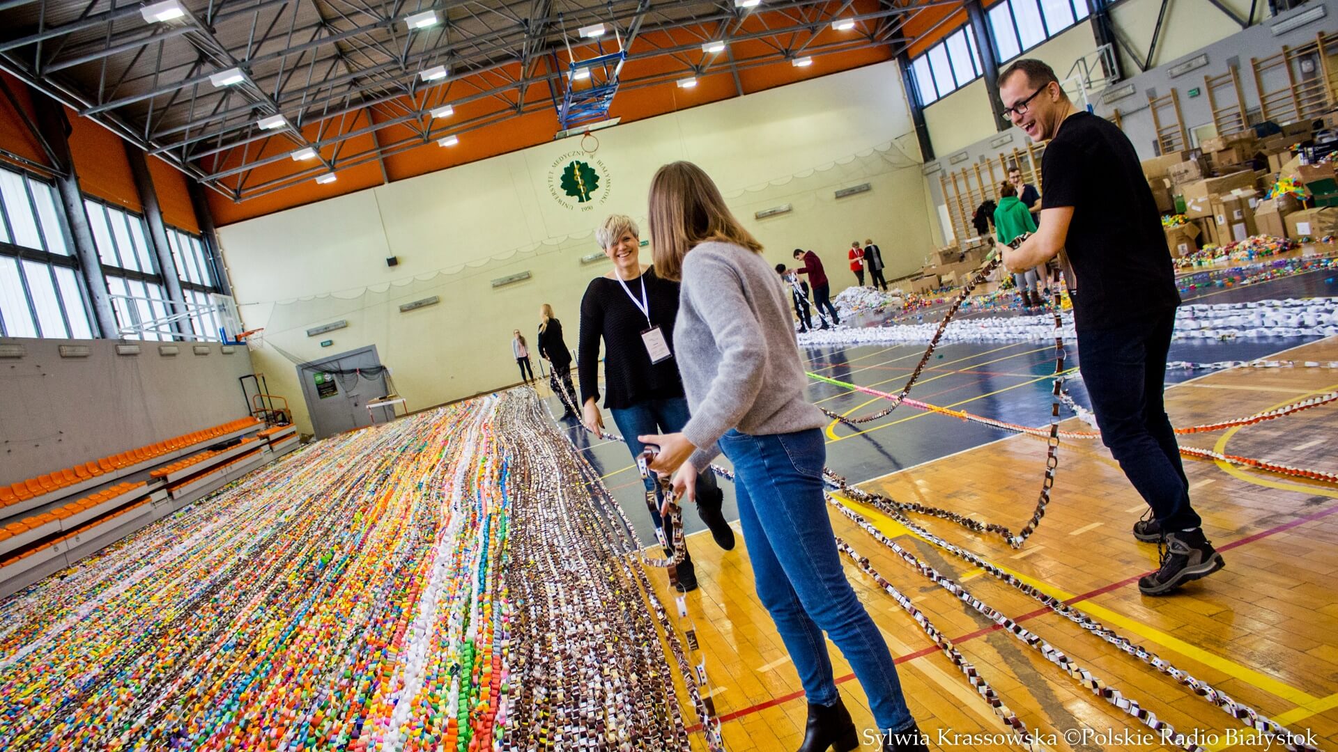 Ponad 150-kilometrowy "łańcuch dobra" powstaje w Białymstoku w ramach charytatywnej akcji